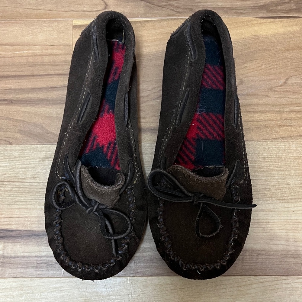 Minnetonka Kids Moccasins in Brown Leather, Black and Red Plaid inside